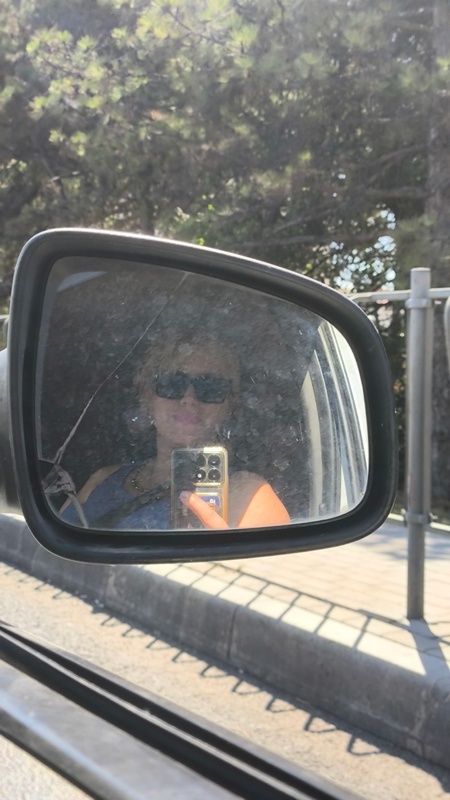 Вот такая пыльная у нас машина... Дождей нет все лето. Машину помоешь, на утро она опять вся в пыли((((