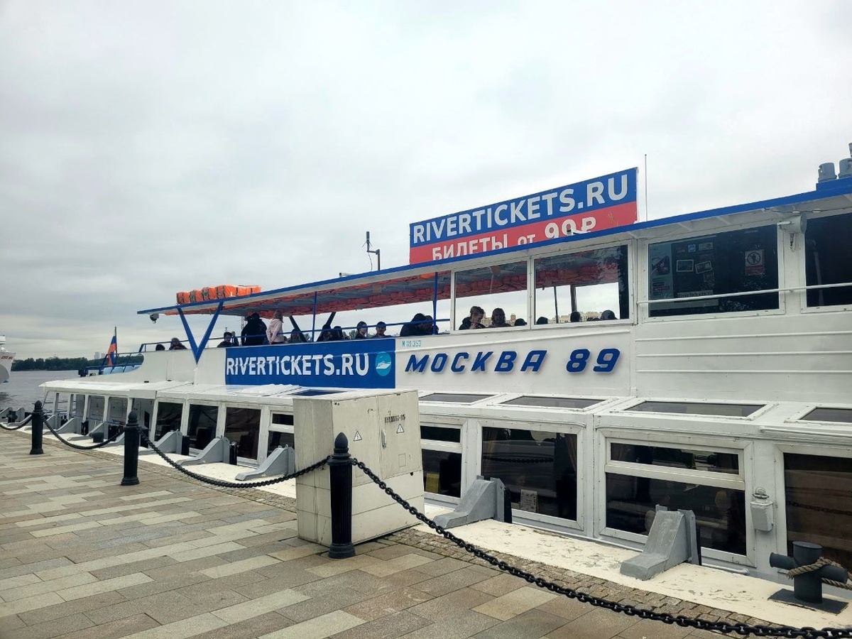 Наш круиз проходил на таком теплоходе