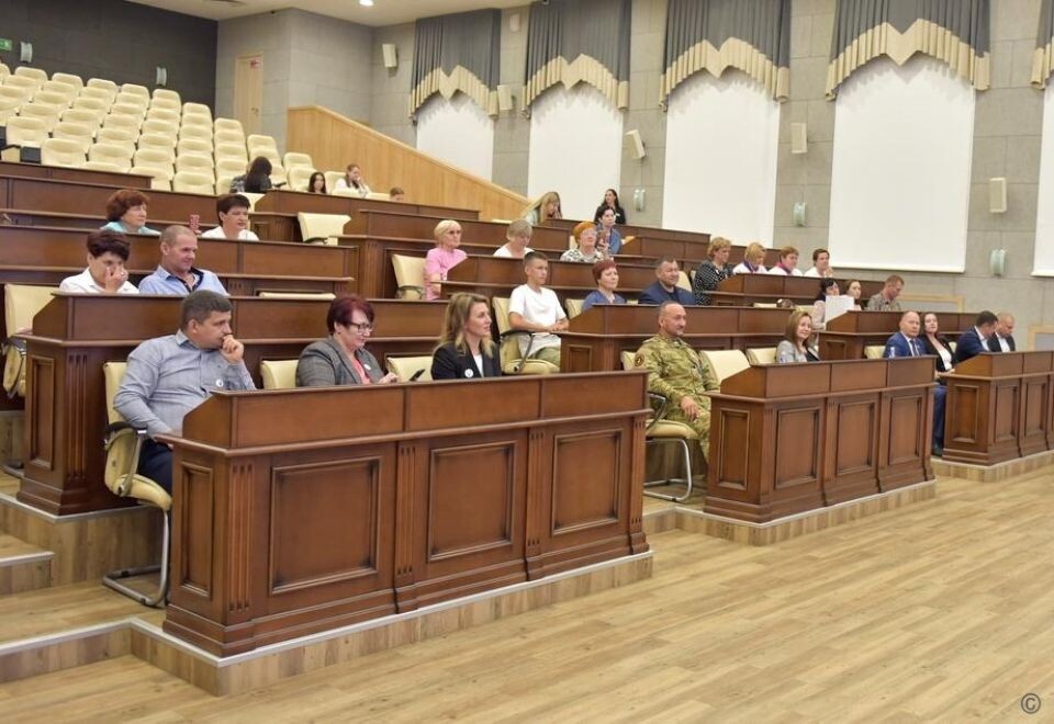    Награждение семей участников СВО и добровольцев. Источник: barnaul.org