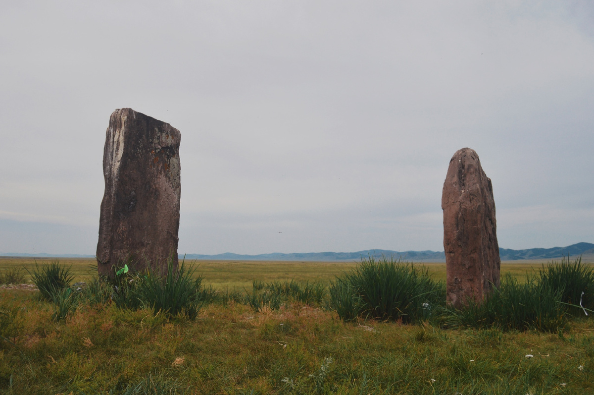 Ворота в Долину Царей. Мужской и женский камни.