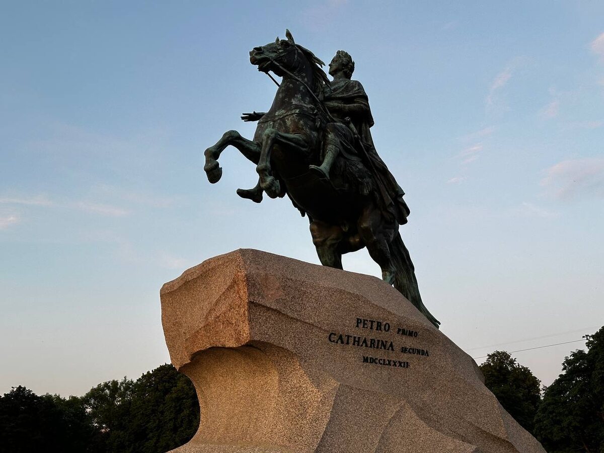 Памятник Петру I ("Медный всадник"). Скульптор Э. М. Фальконе