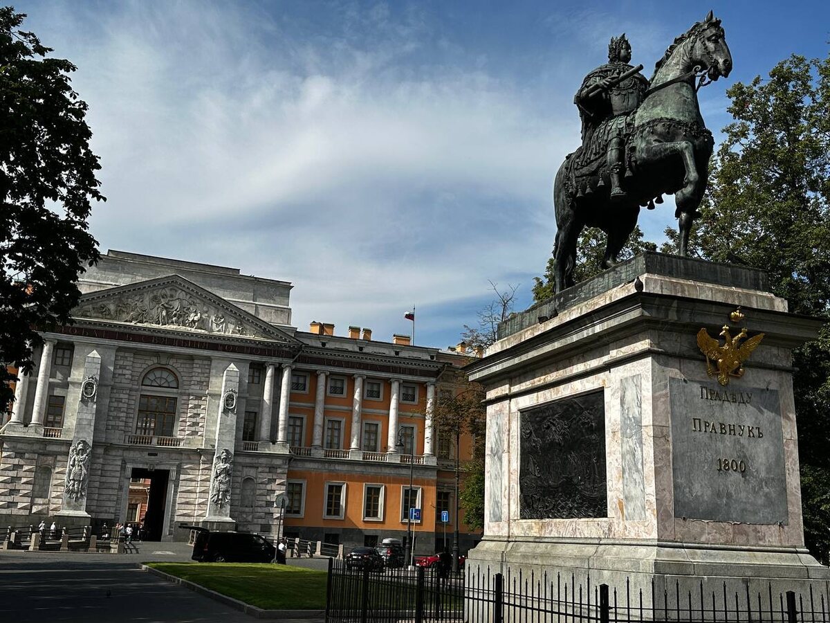 Памятник Петру I. Скупторы Б. К. Растрелли, М.И. Козловский, И. Ива. Теребенёв, В.И. Демут-Малиновский, П. Пе. Ажи, Ф. И. Волков