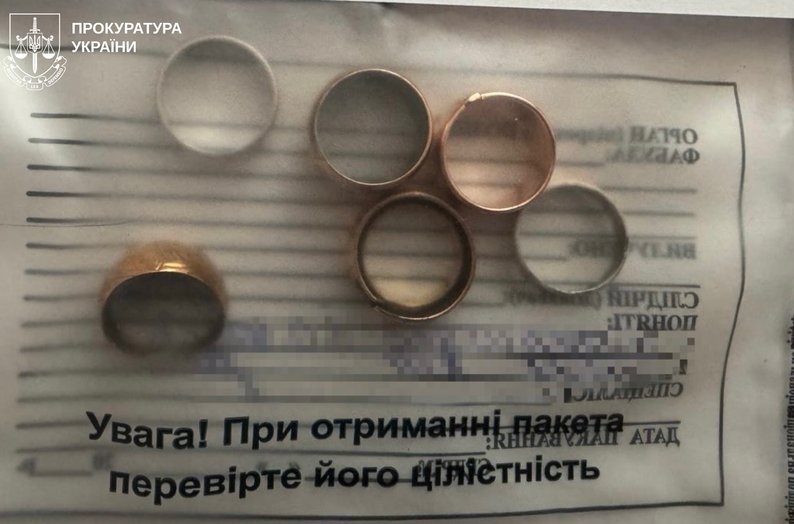    Срезала кольца плоскогубцами: медсестра морга в Харьковской области обворовывала трупы солдат ВСУ