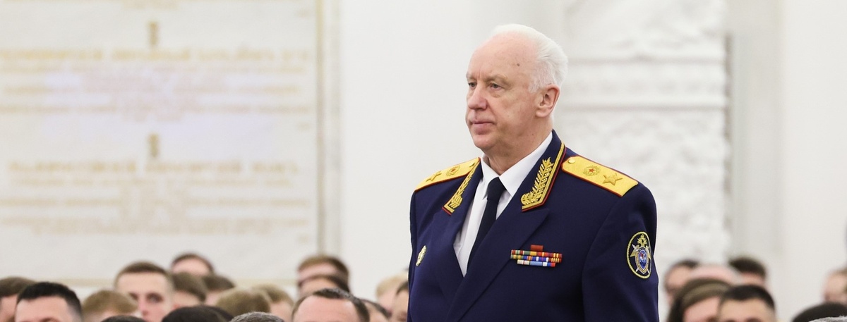    Председатель СКР Александр Бастрыкин во время встречи президента РФ Путина с выпускниками высших военных учебных заведений в Кремле. Автор фото: Александр Казаков / пресс-служба президента РФ / ТАСС