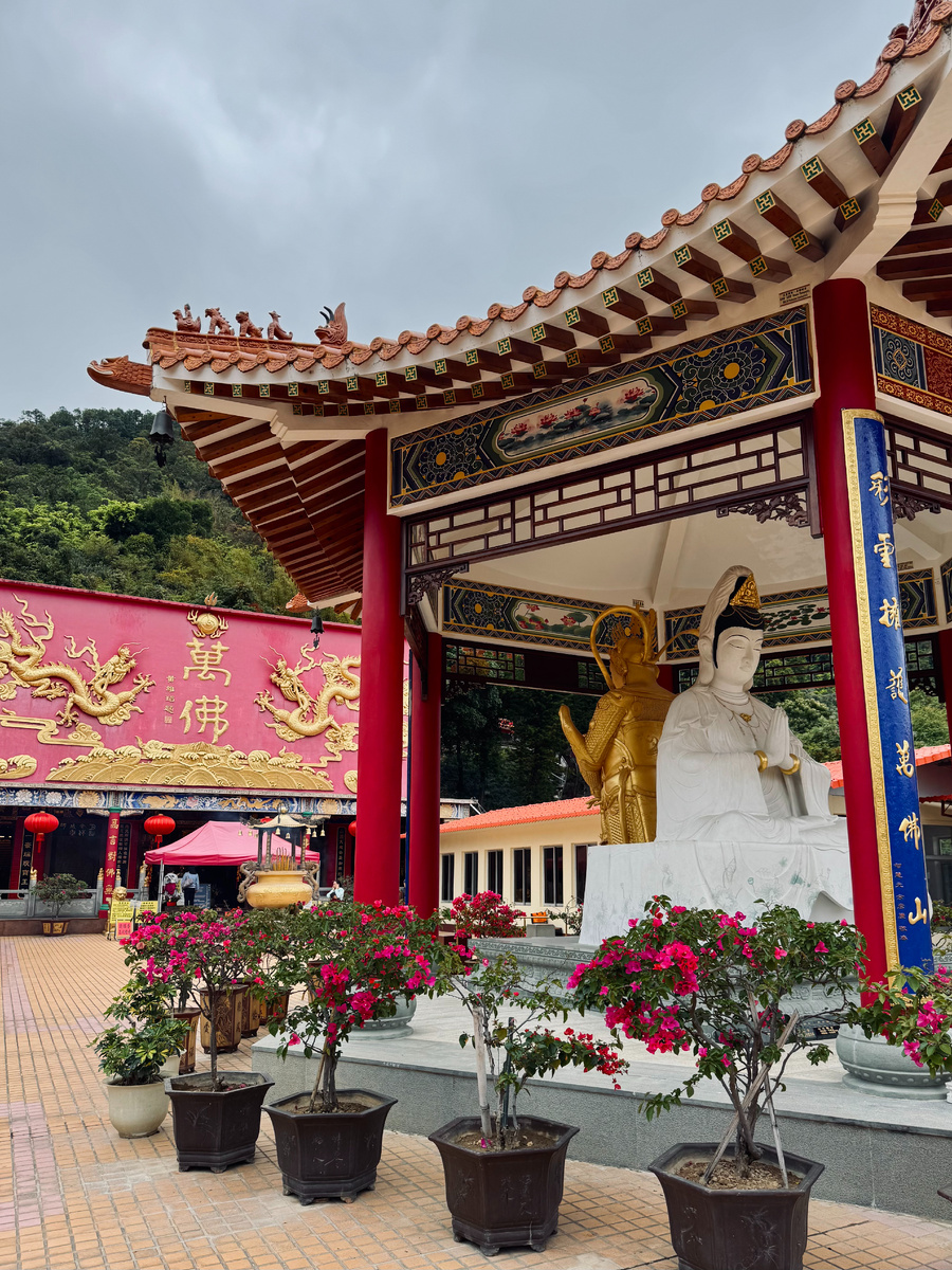 Монастырь Десяти тысяч Будд