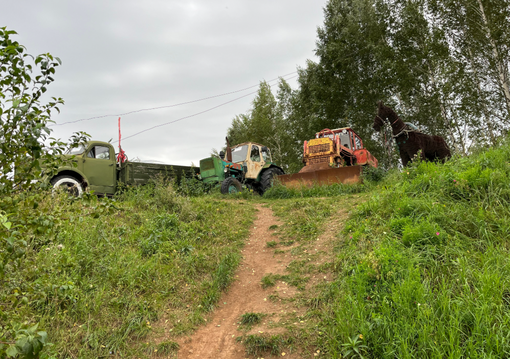 Фото старшего сына автора. Крутой спуск.