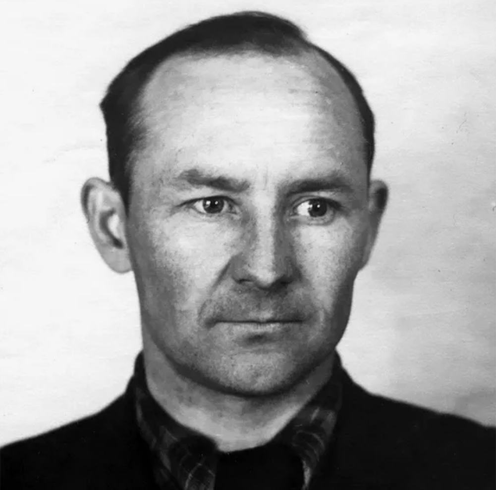 На фотографии: Николай Федорович Макаров (советский конструктор оружия. Герой Социалистического Труда, Лауреат Сталинской премии и Государственной премии СССР, Почётный гражданин Тульской области, Конструктор, разработавший Пистолет Макарова) в молодости. Источник фото: https://kratkoebio.ru/wp-content/uploads/2023/05/young11.jpg