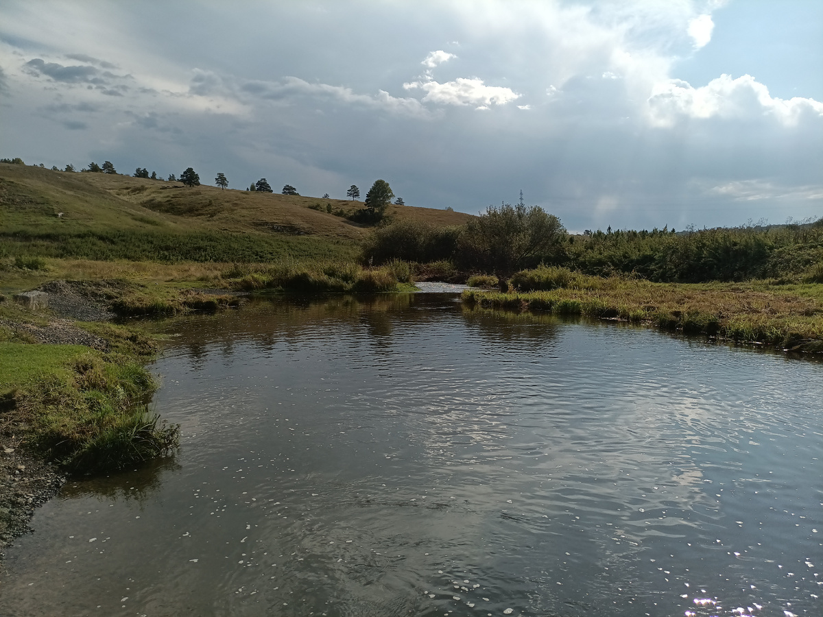 А нам туда за холмы