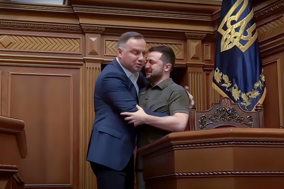 Посмотрите на Дуду: он ослеп от счастья! Фото: Яндекс