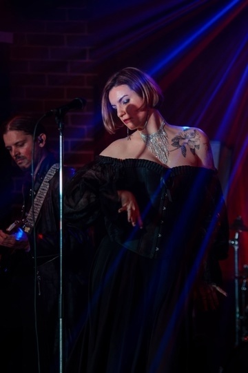 Сценический образ: «Темная королева». Реальность: «Где бутылка с водой?»