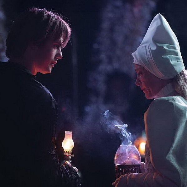     Николас Голицын собирается соблазнить Майку Монро в трейлере «100 ночей героя»