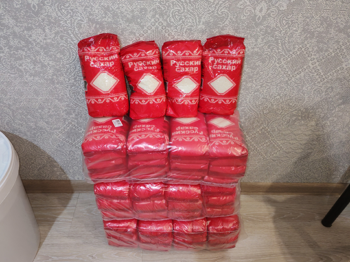 Классический сахар из Пятерочки, Чижика и Ашана.
