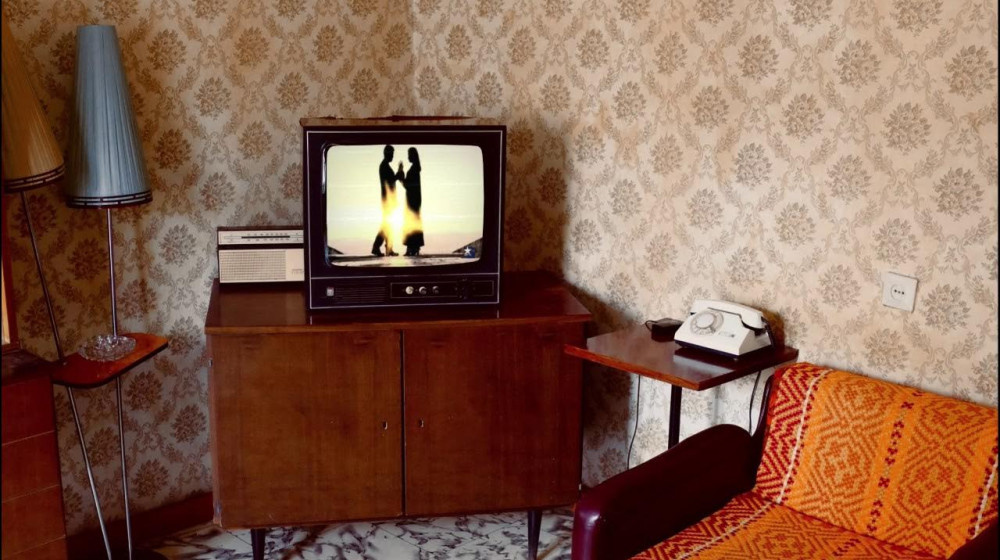    Интерьеры СССР: от коммуналок до чешских стенок