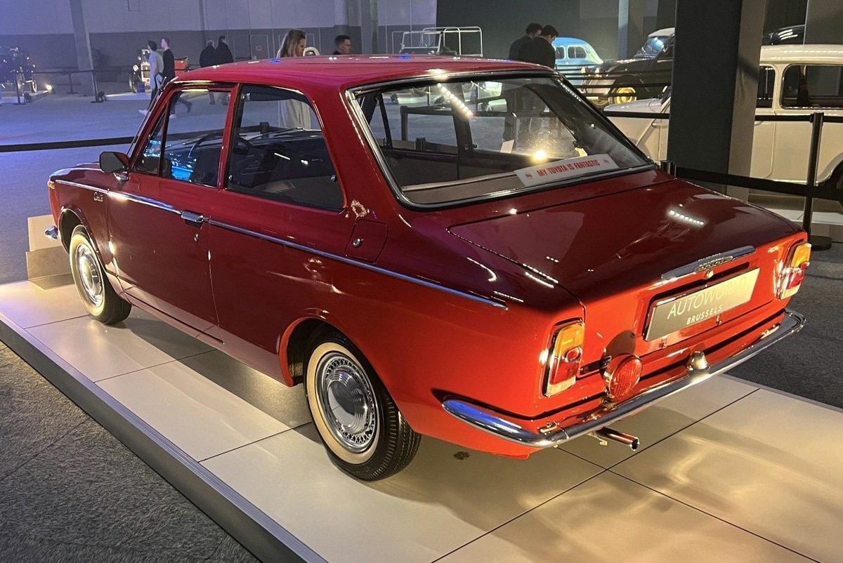 Toyota Corolla E10 сзади. Источник фото: commons.wikimedia.org