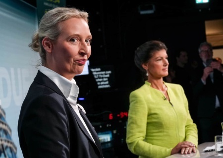    Вагенкнехт и Вайдель раскритиковали германские власти за вооружение Украины