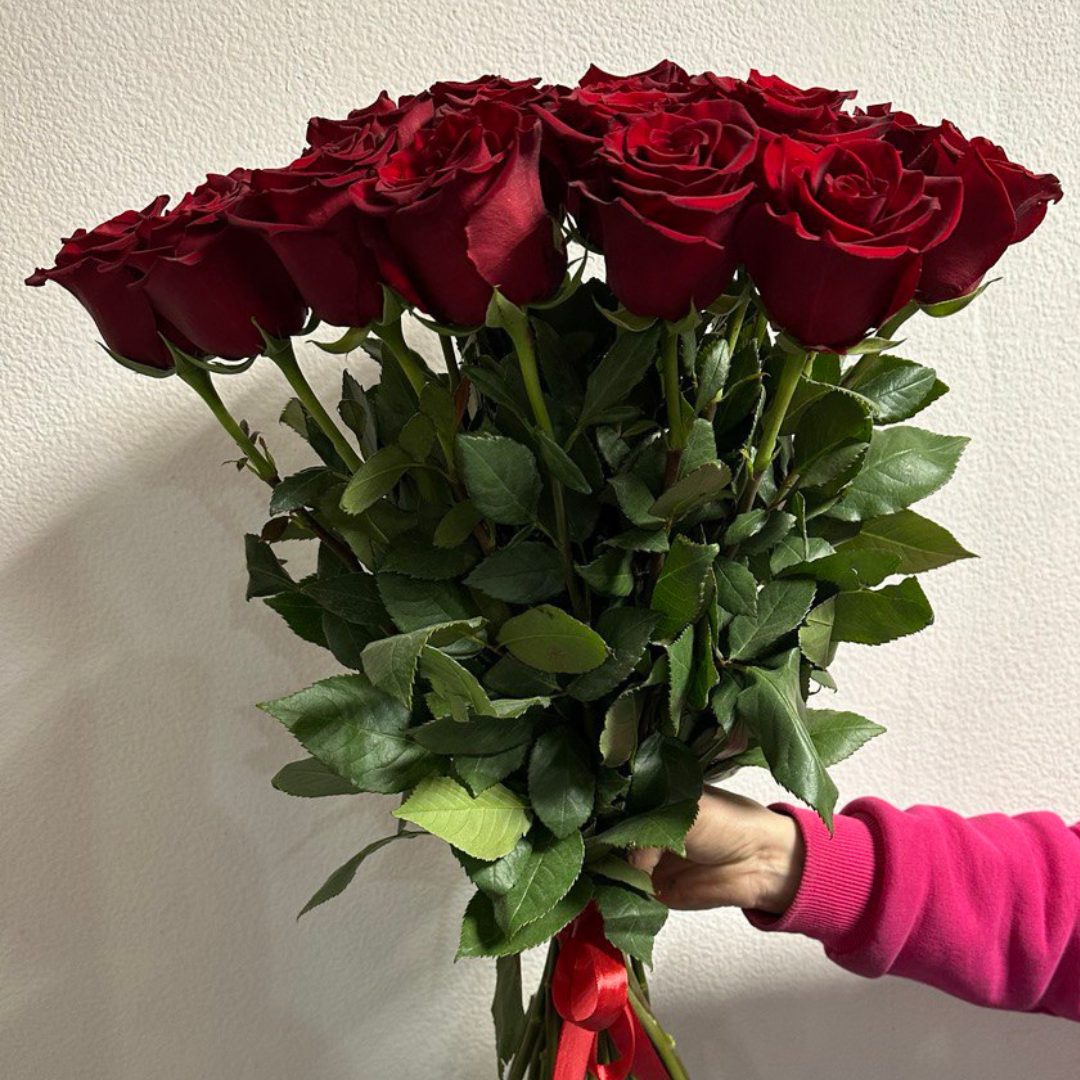 15 алых роз https://buketekb.ru/product/15-roz