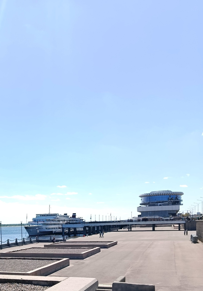 Речной порт в самом начале набережной в Волгограде