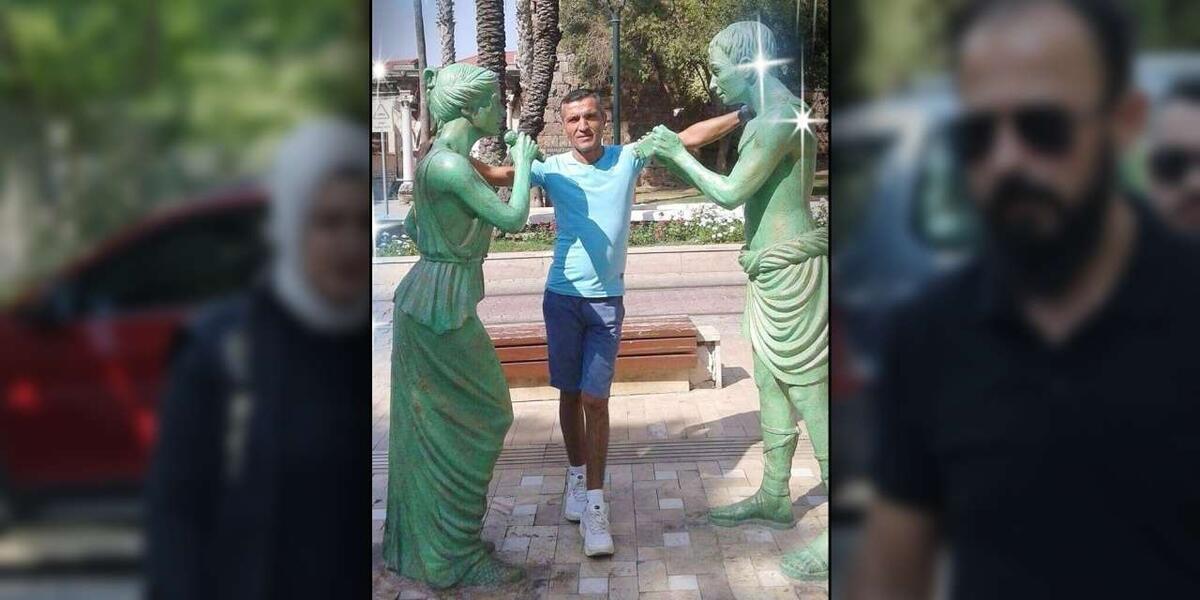 Погибший Осман Караель. Фото: https://cdn.halktv.com.tr/other/2025/08/26/rus-esi-bicakladi-3-gun-yarali-gezen-adam-tuvalette-olu-bulundu-3.jpg.