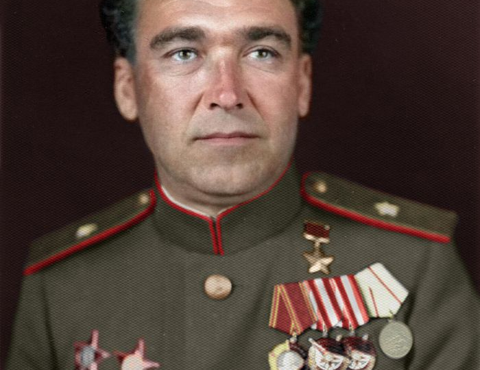«В танках сплошной мат, снаряды надо подавать быстрее». Как танковая бригада Матвея Шапошникова остановила «Тигры» под Курском?