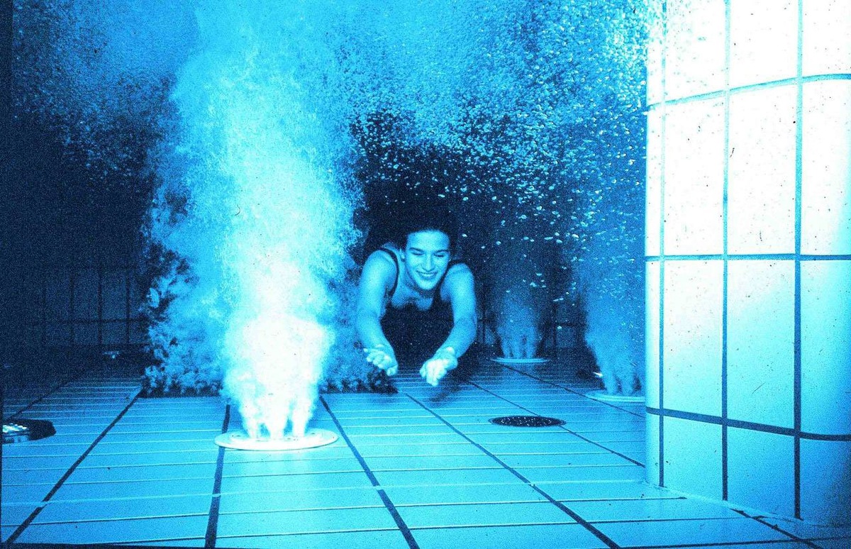 Если вы мечтаете о максимально расслабляющем и эффектном опыте в вашем спа-бассейне, обратите внимание на такую популярную функцию, как донный гейзер