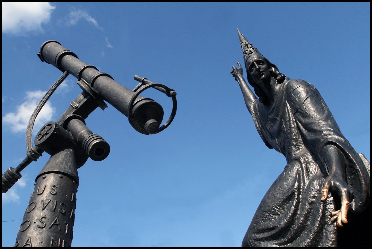 Памятник звездочету в Могилеве