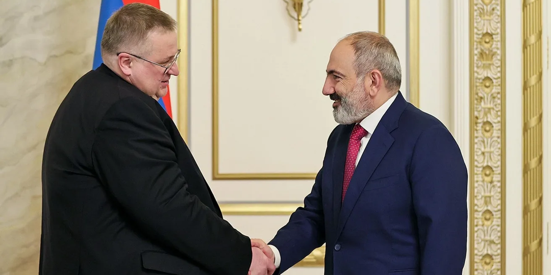 Бениамин Матевосян: Оверчук показал жёлтую карточку Пашиняну или Армении?