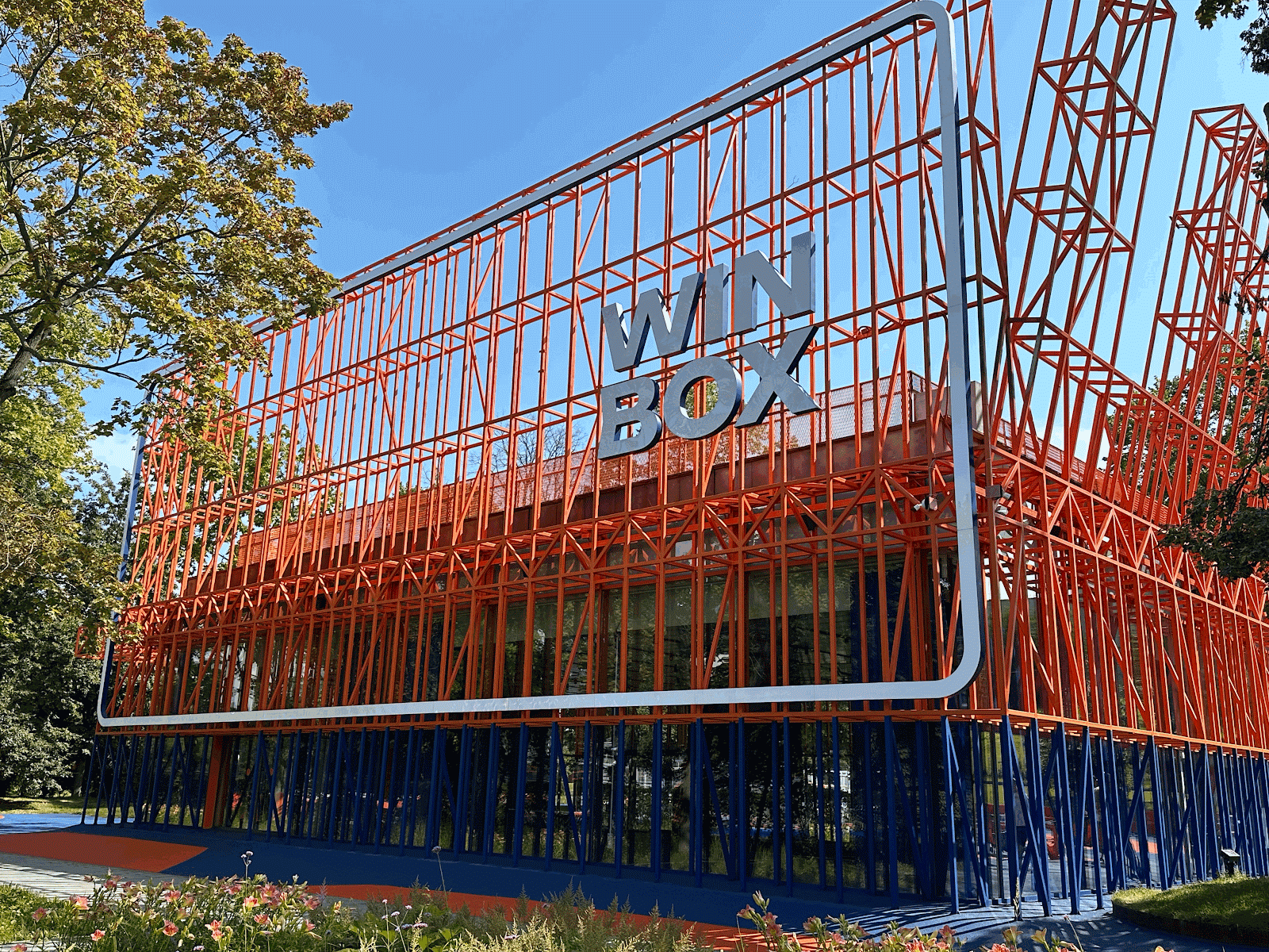 Так выглядит главный бокс: здесь находятся зона ресепшен и раздевалки