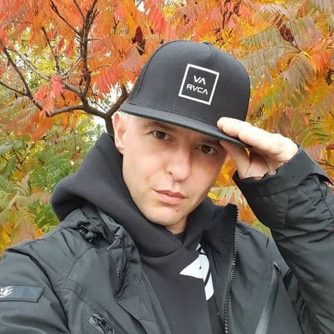     Рома Зверь расскажет о юбилейном туре и персональной фотовыставке