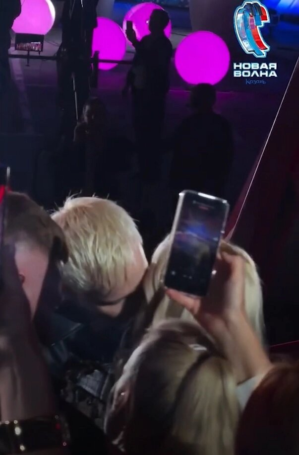    Поцелуй пары вызвал восторг у публики. Фото: АиФ-Казань