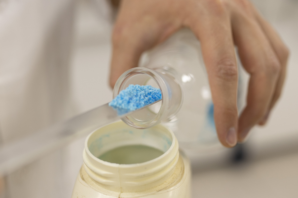 Снижение токсичность такрина для печени - ключевая задача ученых. Фото: пресс-служба УрФУ.