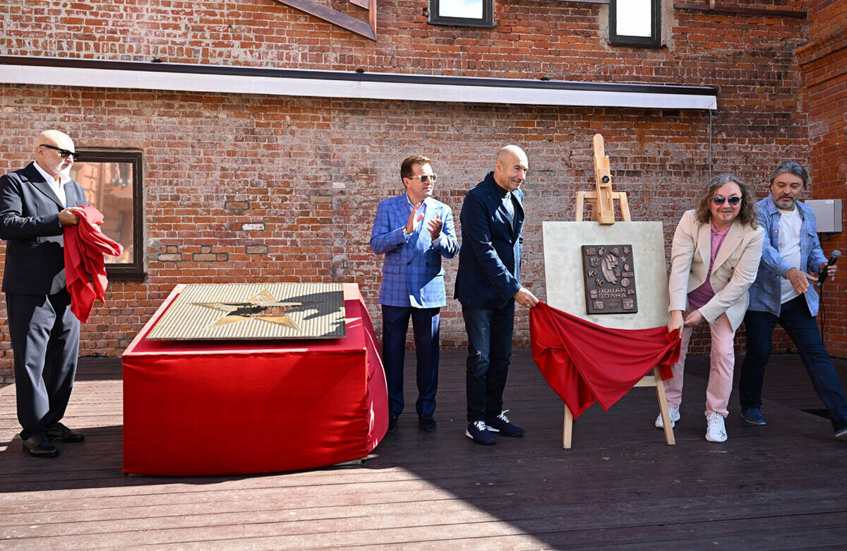 Ильсур Метшин, Игорь Крутой, Игорь Матвиенко и Игорь Николаев сегодня презентовали в Казани арт-объект «Новая волна»Фото: kzn.ru