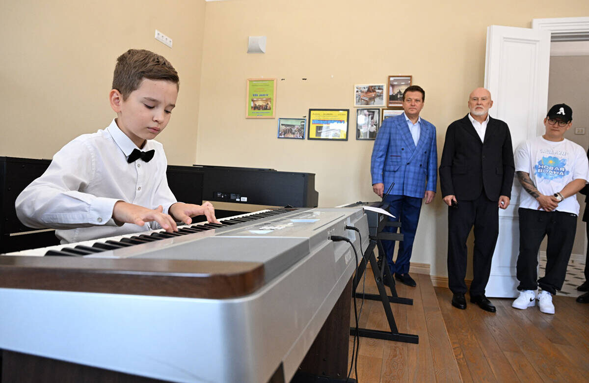 «Мы зашли в хоровой класс, где юный десятилетний композитор сыграл нам свою пьесу. И мы почувствовали, что все – конкурент растет»Фото: kzn.ru