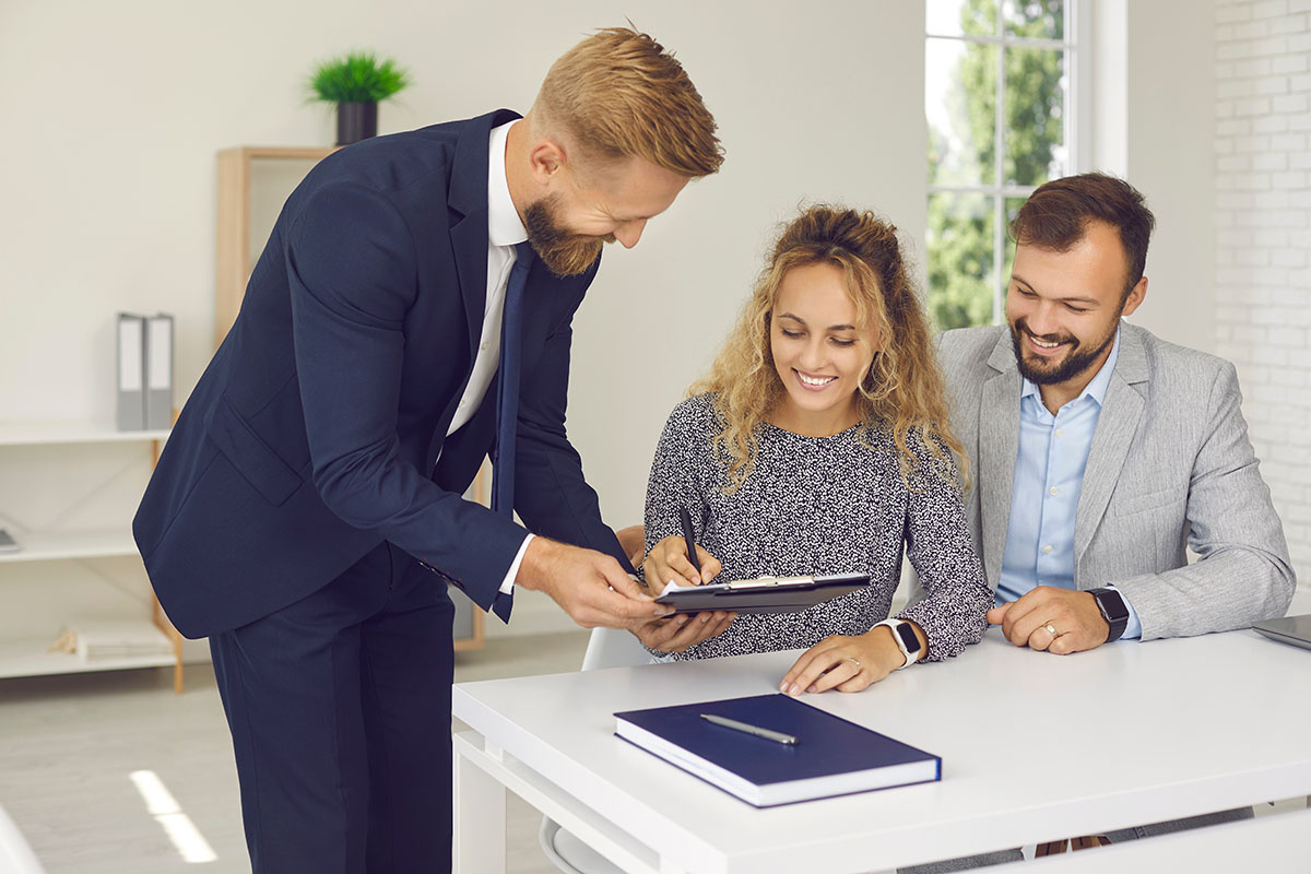 Брачный договор можно составить до или после вступления в брак. Источник: Shutterstock📷
