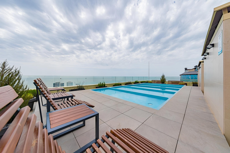 Бассейн в Апартаментах Метрополь