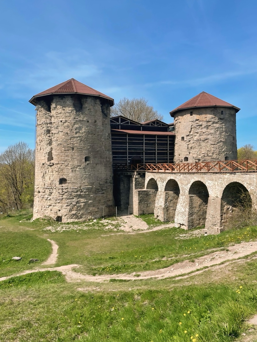 Северная и Южная башни крепости "Копорье"