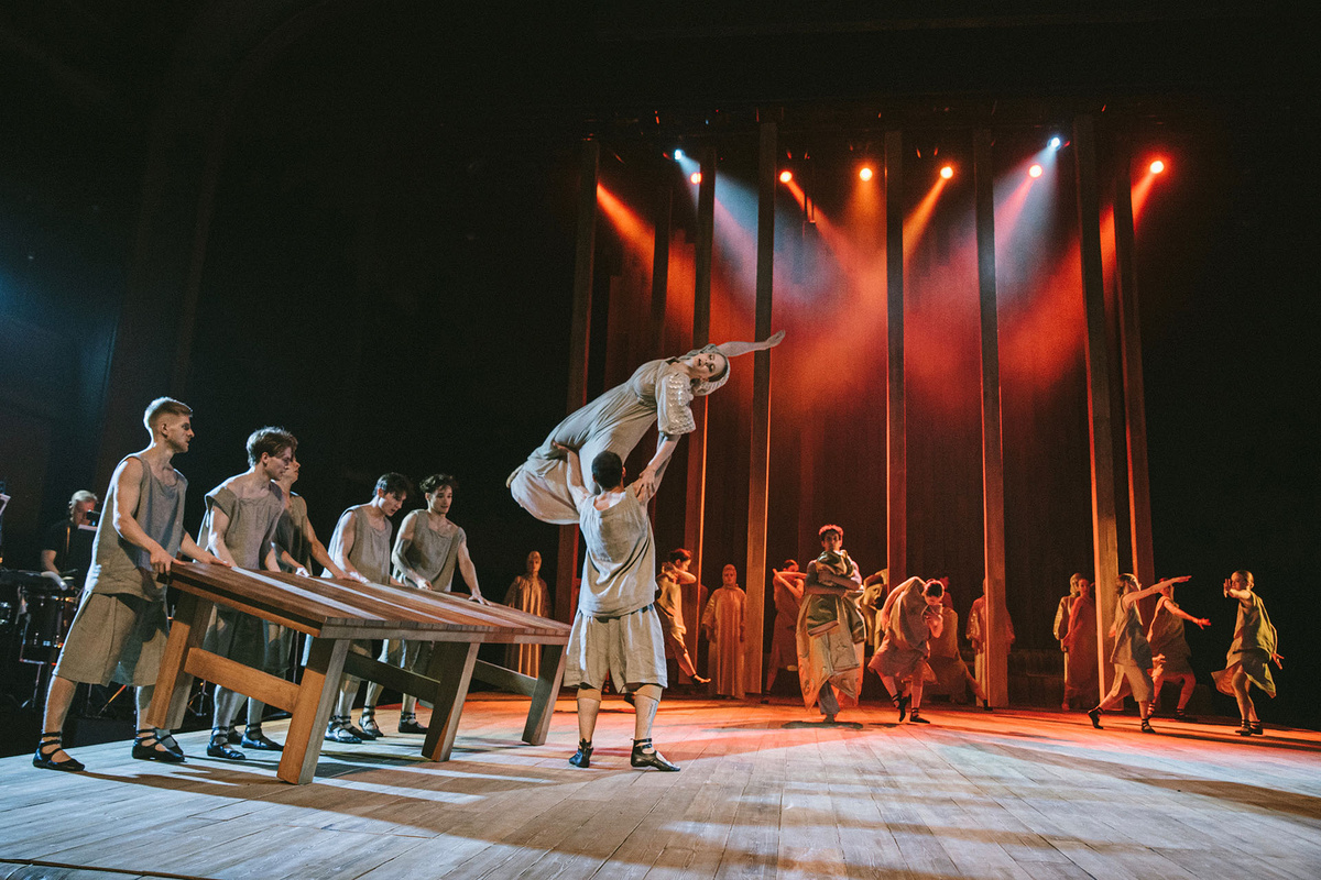    Сцена из балета «Свадебка»