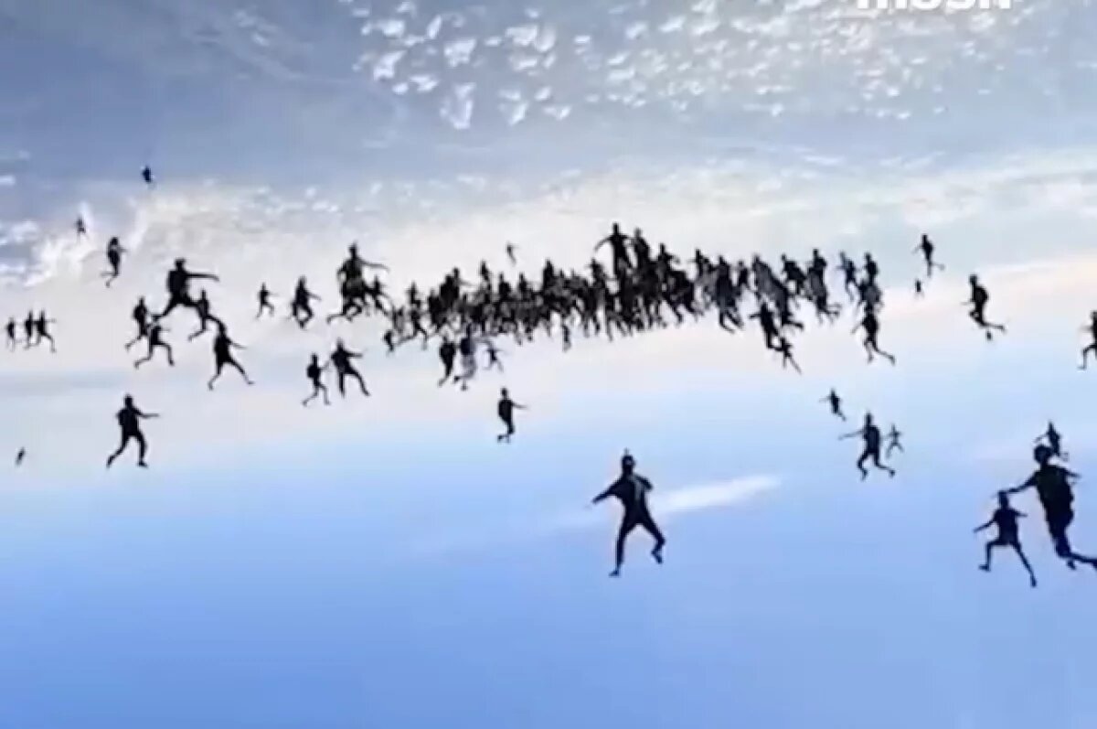    Парашютисты в США установили в воздухе мировой рекорд и сняли это на видео