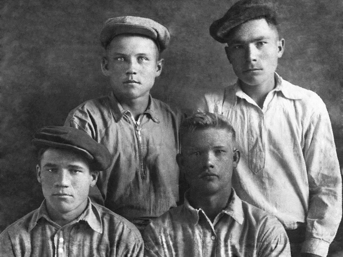 Фотография 1941 года из архива В. Д. Сажаева