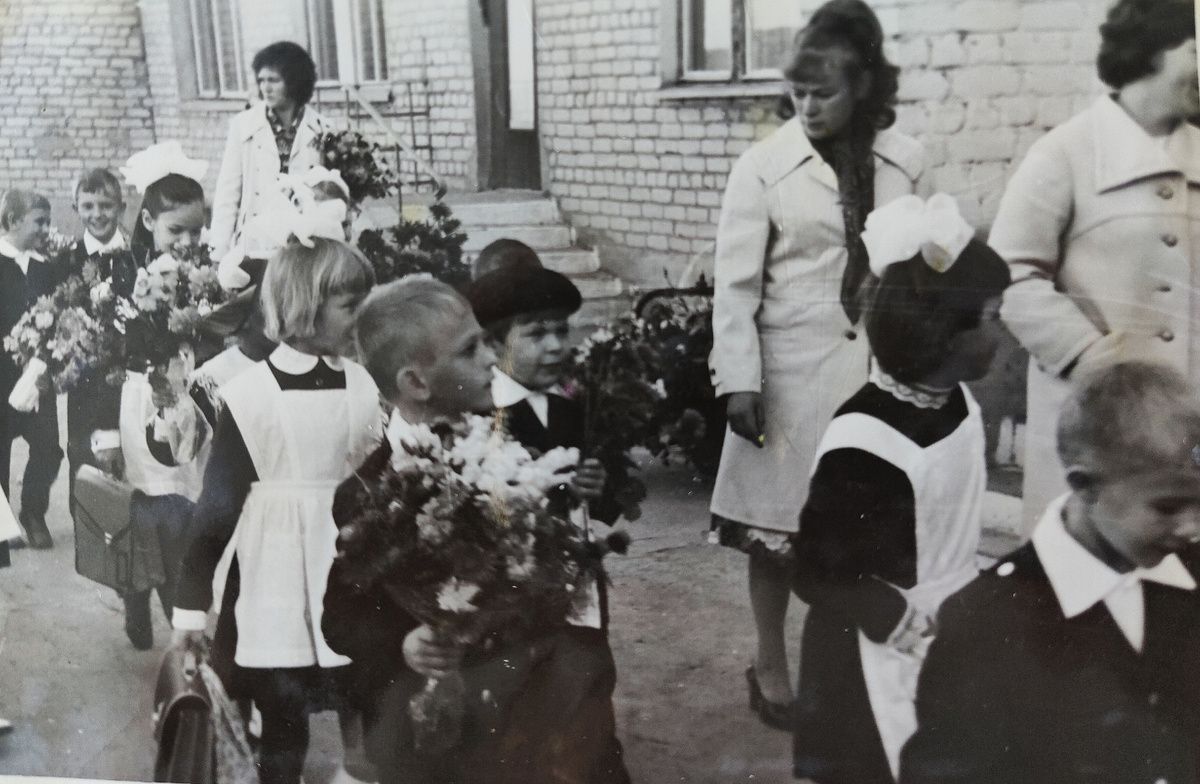 Дети идут в первый класс