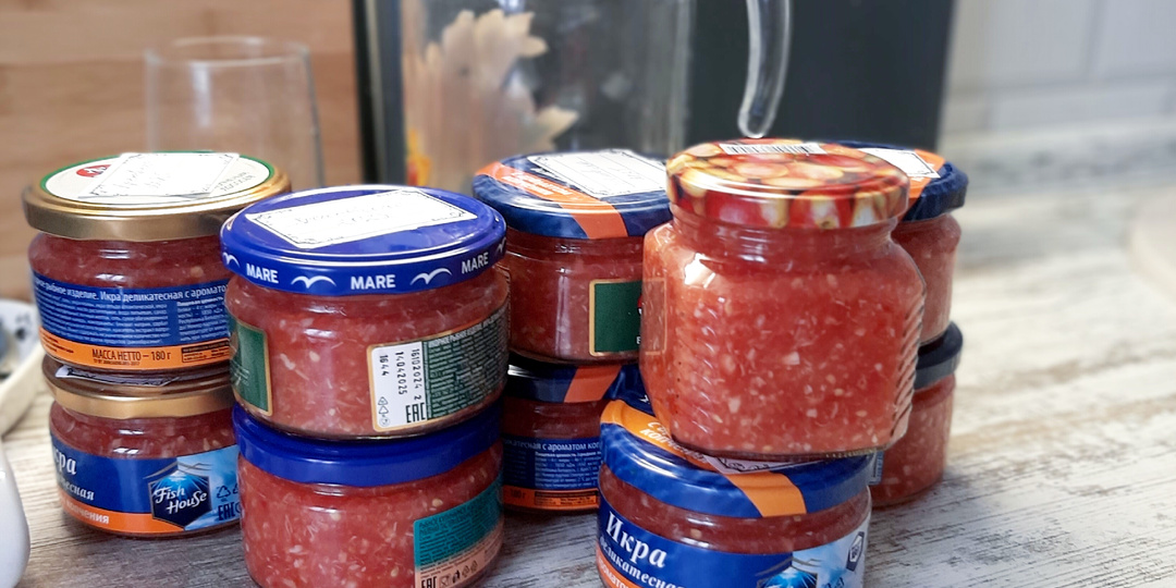 Мои зимние заготовки на зиму: лисички, хреновина и лечо.