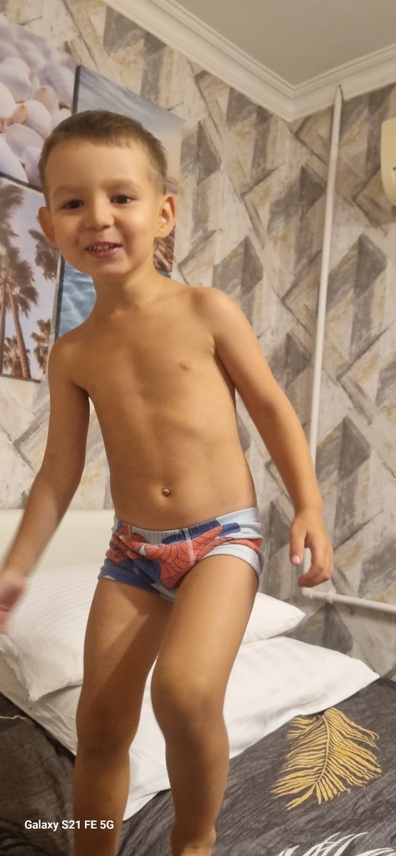 Ему спать надо, а он скачет 🙈😁😁😁