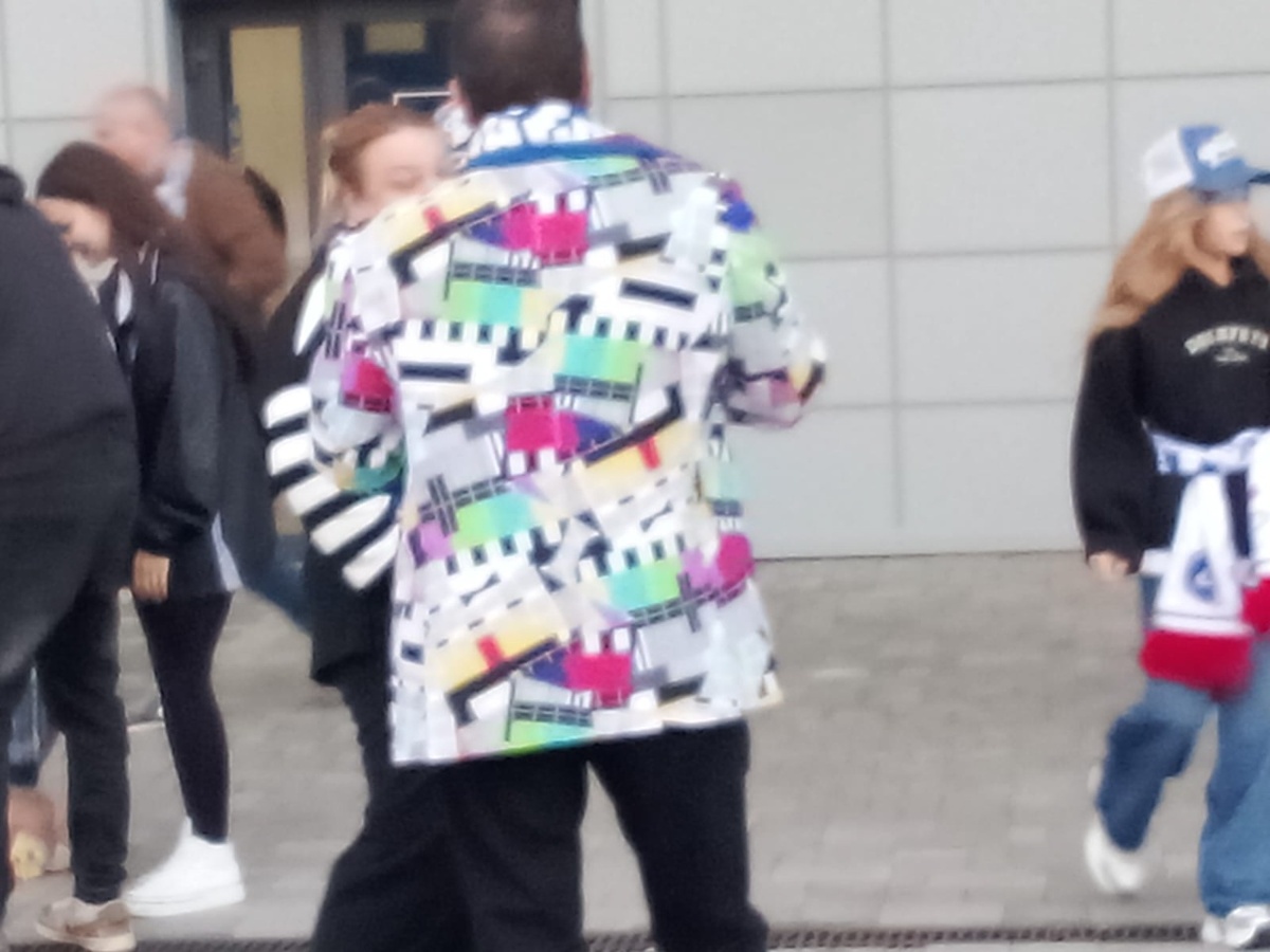 Яркий пиджак вблизи. Извиняюсь за нечеткое фото!