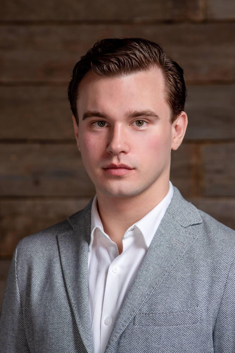 Автор и ведущий канала.