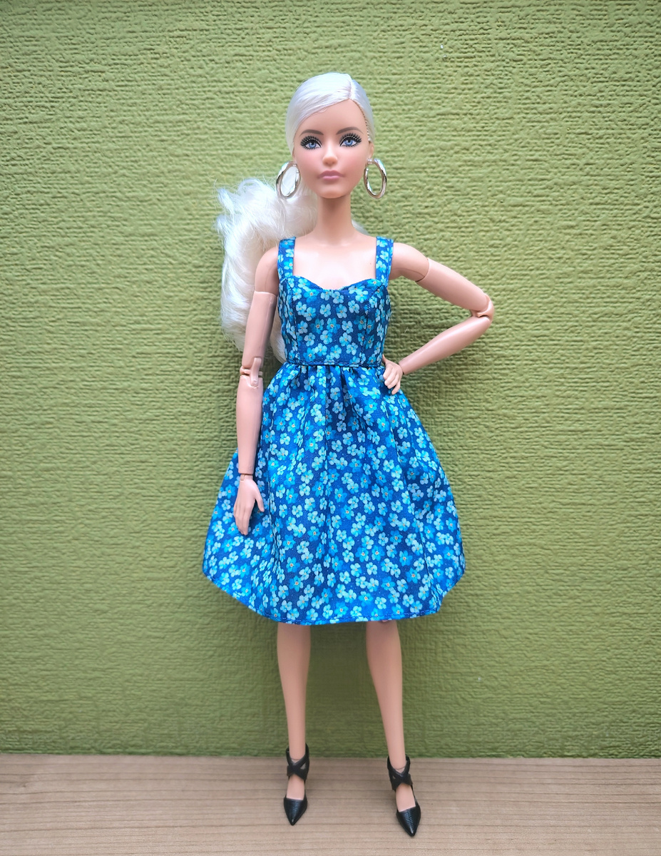 Оникс в том самом платье. Топ по выкройке от Юлии Грамотневой с пришитой к нему юбкой. 