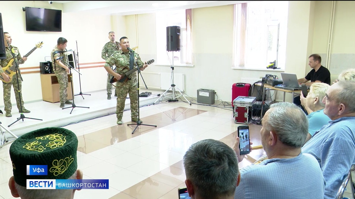    Фронтовая творческая бригада «Рубиновая звезда» спела в Республиканском госпитале ветеранов войн в Уфе