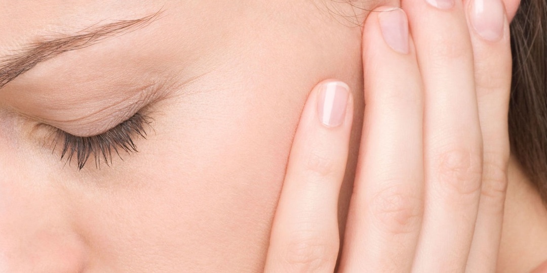 Шум в ушах: причины, диагностика и что с этим делать