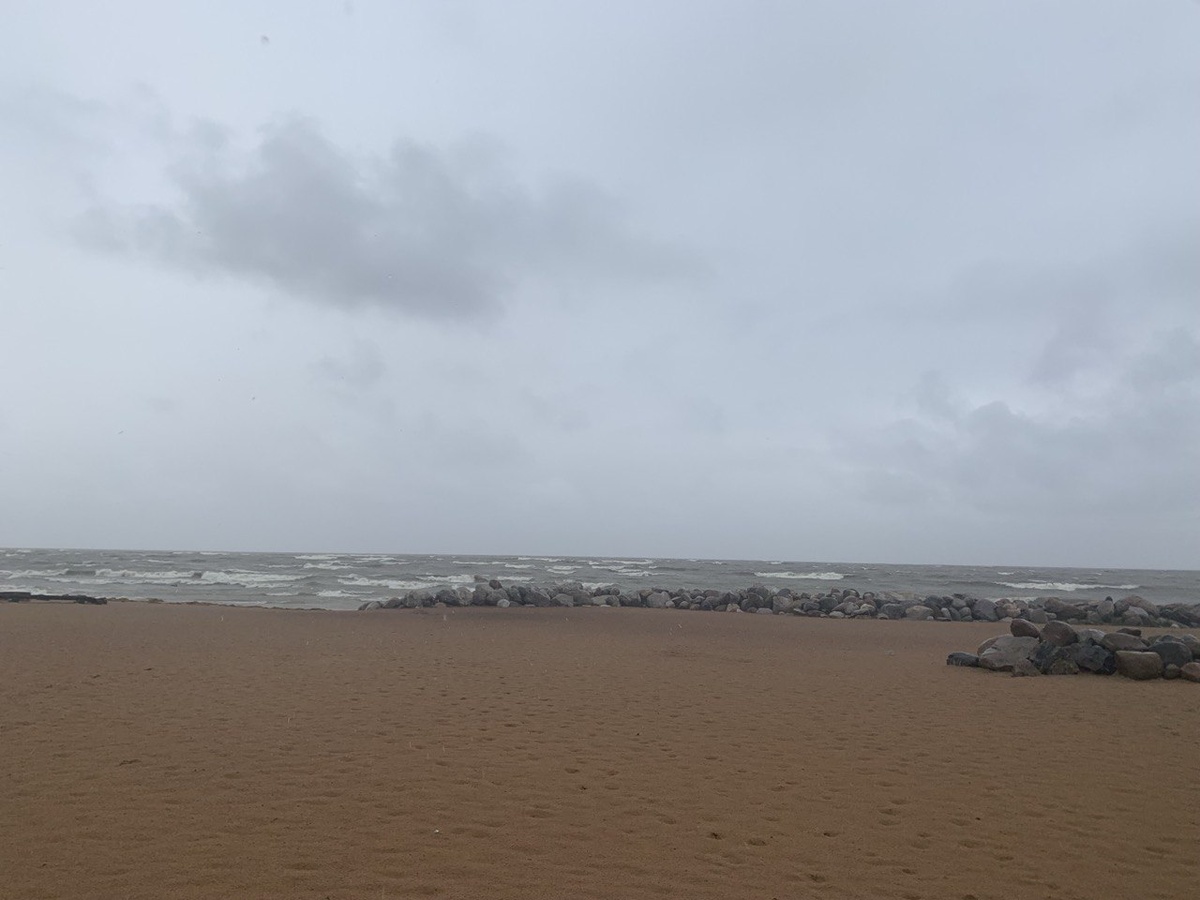 Любимый пляж, куда мы в те дни тогда с подругой ездили