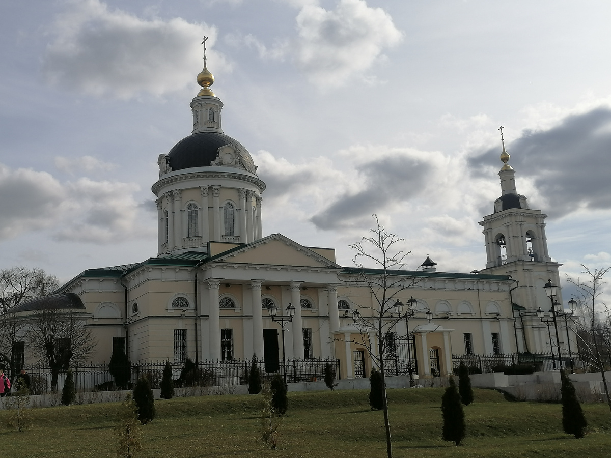 Церковь Архангела Михаила. Северный фасад. 12 апреля 2025 года.