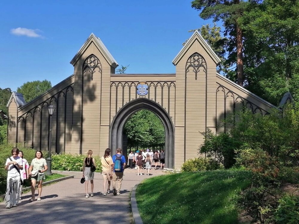    Знаменитые ворота парка. Фото: spb.aif.ru/ Сергей Хорошавин