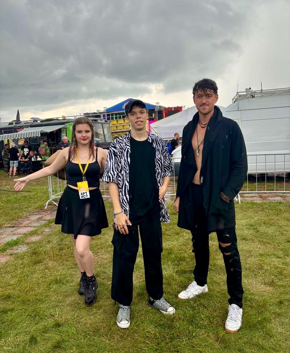 Группа SAHALIN после выступление на фестивале.